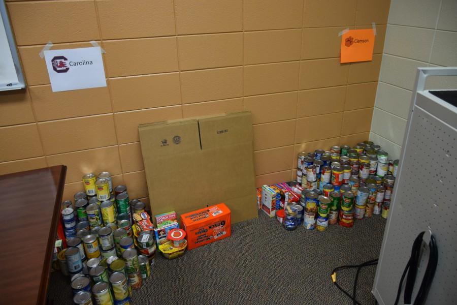 Chapman donates canned food to help the hungry