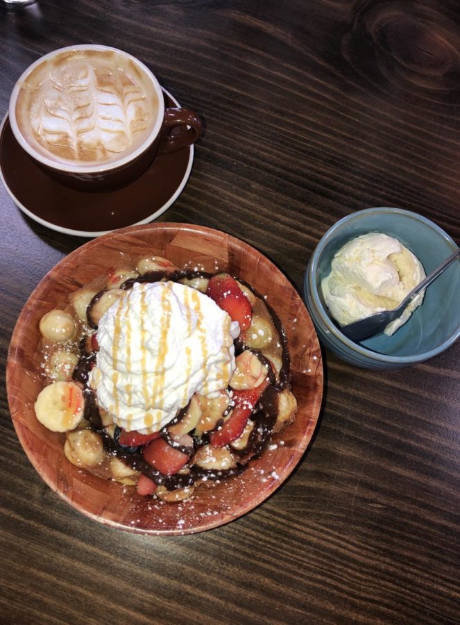 The+Peak+Cafes+Bubble+Waffle+Fruit+Pie